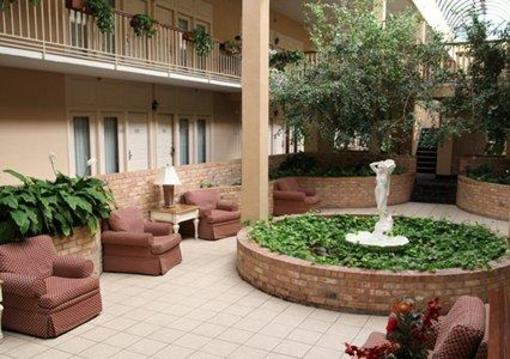 фото отеля Clarion Inn & Suites and Conference Center