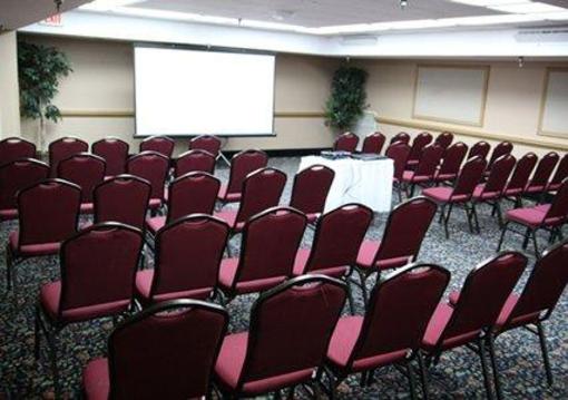 фото отеля Clarion Inn & Suites and Conference Center