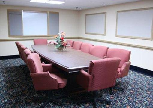 фото отеля Clarion Inn & Suites and Conference Center