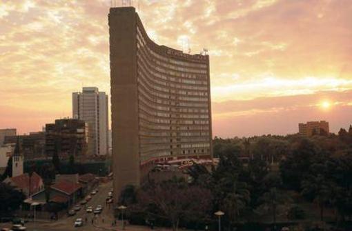 фото отеля Crowne Plaza Hotels Harare - Monomotapa