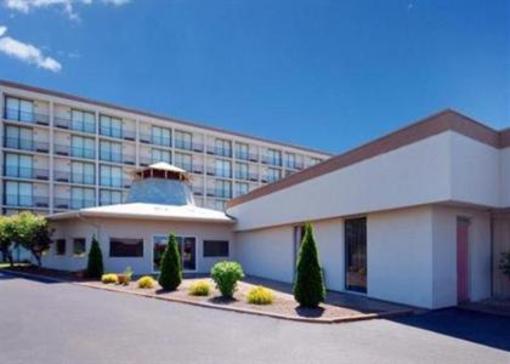 фото отеля Quality Inn and Suites North Youngstown