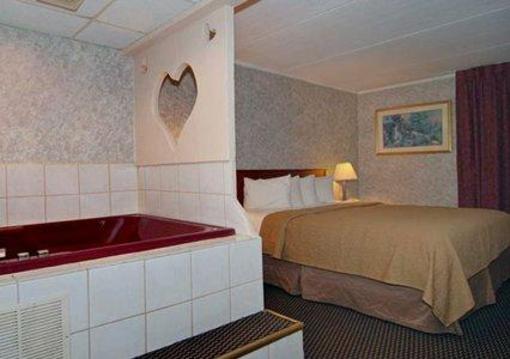 фото отеля Quality Inn and Suites North Youngstown