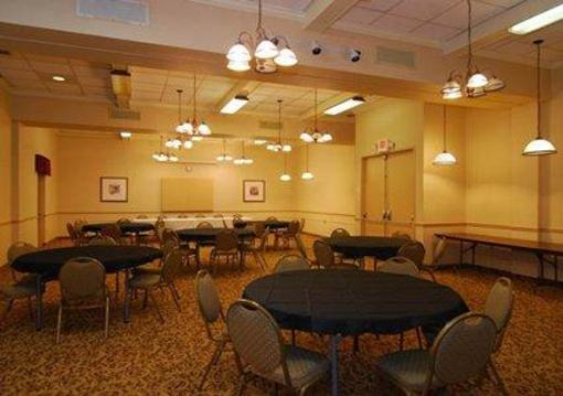 фото отеля Quality Inn and Suites North Youngstown