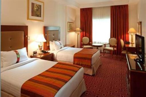 фото отеля Holiday Inn Bur Dubai - Embassy District