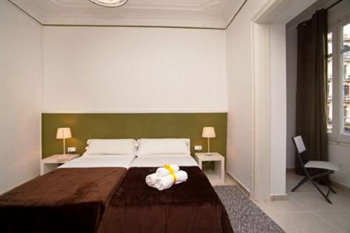 фото отеля Hostal Que Tal Barcelona