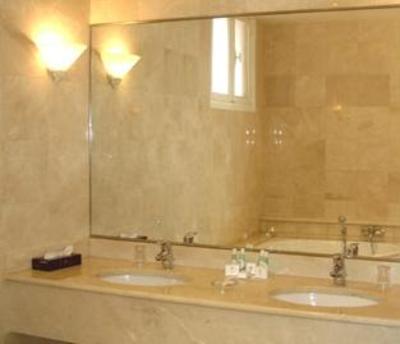 фото отеля Hotel Les Pyrenees