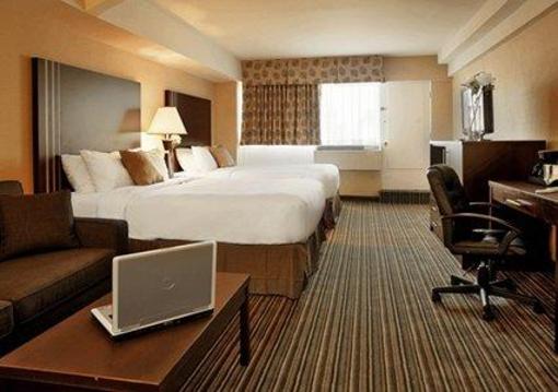 фото отеля Quality Inn Downtown Montreal
