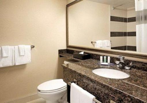 фото отеля Quality Inn Downtown Montreal