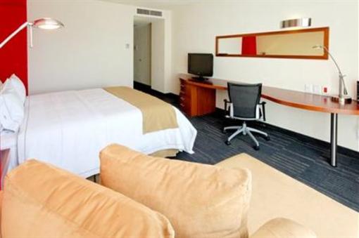 фото отеля Holiday Inn Express Expo Guadalajara