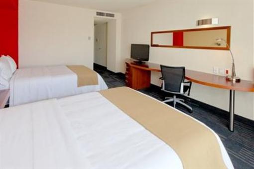 фото отеля Holiday Inn Express Expo Guadalajara