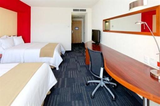фото отеля Holiday Inn Express Expo Guadalajara