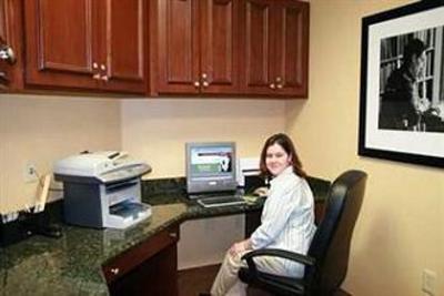 фото отеля Hampton Inn & Suites Manchester