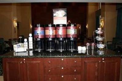 фото отеля Hampton Inn & Suites Manchester