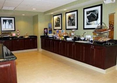 фото отеля Hampton Inn & Suites Manchester