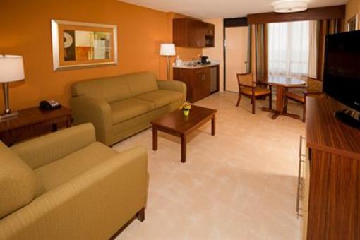 фото отеля Holiday Inn Express and Suites Oceanfront