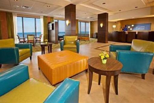 фото отеля Holiday Inn Express and Suites Oceanfront