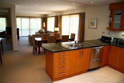 фото отеля Lakeside Serviced Apartments