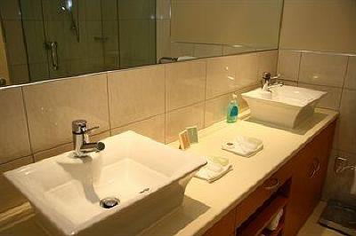 фото отеля Lakeside Serviced Apartments
