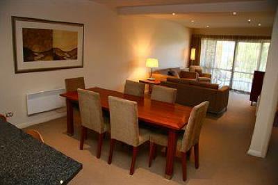 фото отеля Lakeside Serviced Apartments