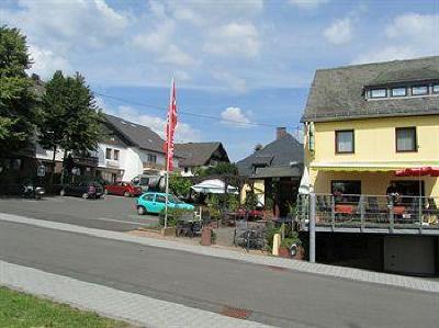 фото отеля Hotel zur Burg Nürburg