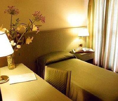 фото отеля Albergo Della Corona Hotel Binasco