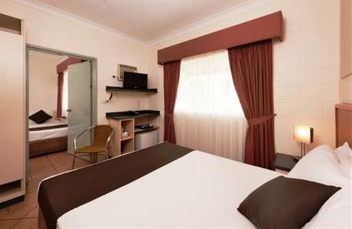фото отеля Cairns Queens Court