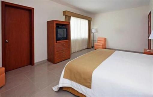 фото отеля Holiday Inn Express Playacar Riviera Maya
