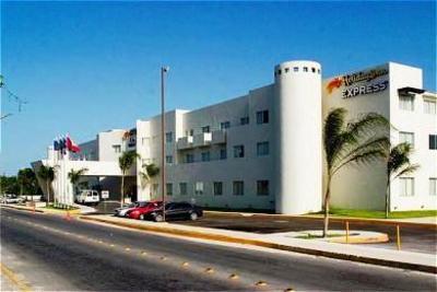 фото отеля Holiday Inn Express Playacar Riviera Maya