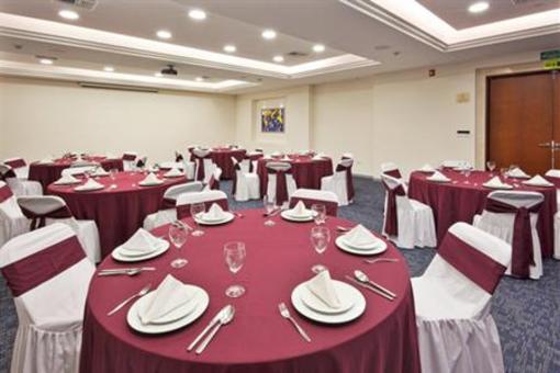 фото отеля Holiday Inn Express Playacar Riviera Maya