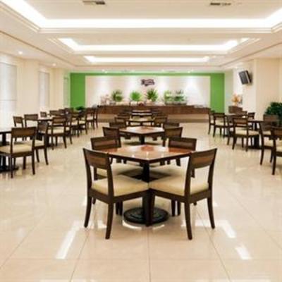 фото отеля Holiday Inn Express Playacar Riviera Maya
