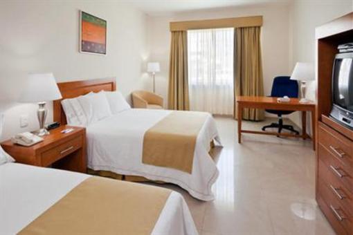 фото отеля Holiday Inn Express Playacar Riviera Maya