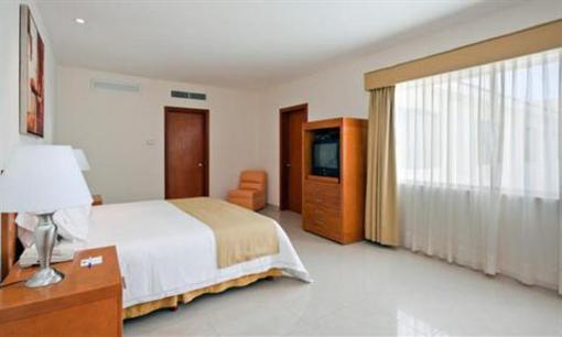 фото отеля Holiday Inn Express Playacar Riviera Maya