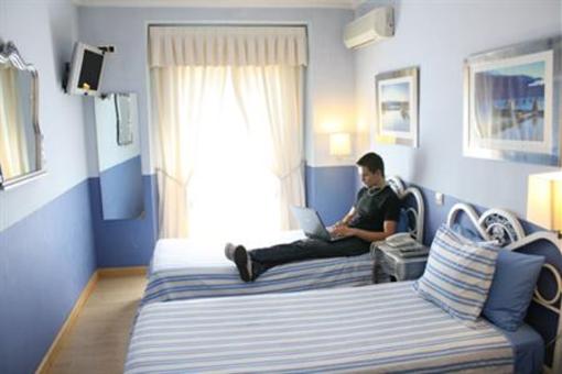 фото отеля Hostal Adriano