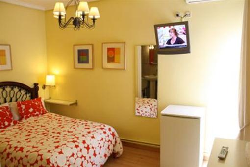фото отеля Hostal Adriano