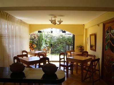 фото отеля Hostal El Ovalo Santa Mónica