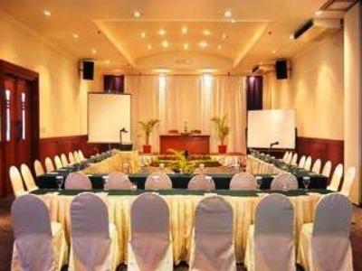 фото отеля Grand Aquila Hotel Bandung