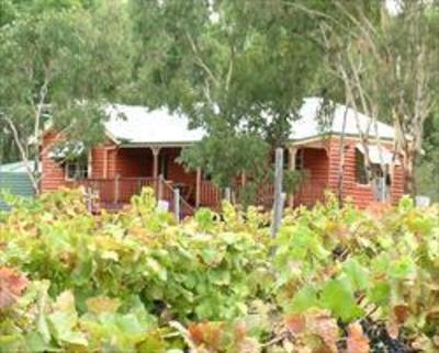 фото отеля Granite Ridges Fergies Hill Cottage Ballandean