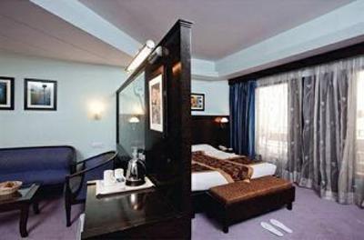 фото отеля Mapple The River Crescent Resort