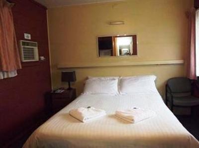 фото отеля Red Cedar Motel
