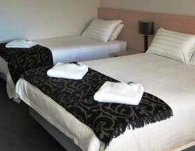 фото отеля Red Cedar Motel