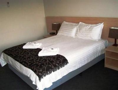 фото отеля Red Cedar Motel