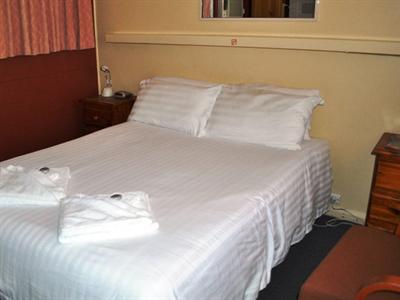 фото отеля Red Cedar Motel