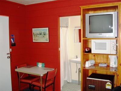 фото отеля Red Cedar Motel