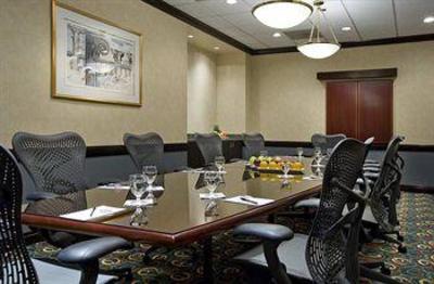 фото отеля Doubletree Guest Suites & Conference Center Chicago Downers Grove