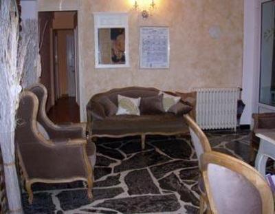 фото отеля A La Pomme D Or Hotel Cazaubon