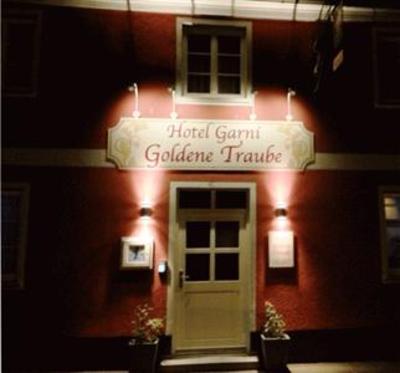 фото отеля Hotel Garni Goldene Traube