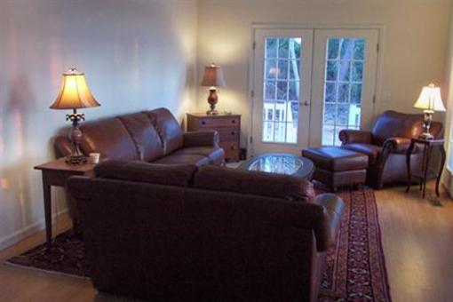 фото отеля The Baywood Bed and Breakfast