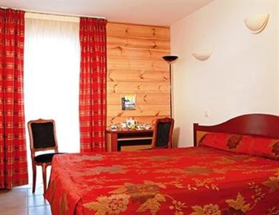 фото отеля Hotel des Lacs Celles-sur-Plaine