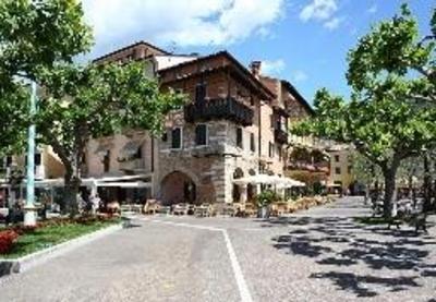 фото отеля Hotel Ristorante Gardesana Torri del Benaco