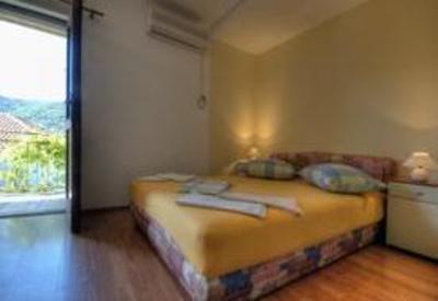 фото отеля Apartments Srhoj